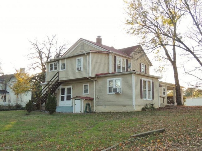 Building Photo - 211 South Irish Street #4
