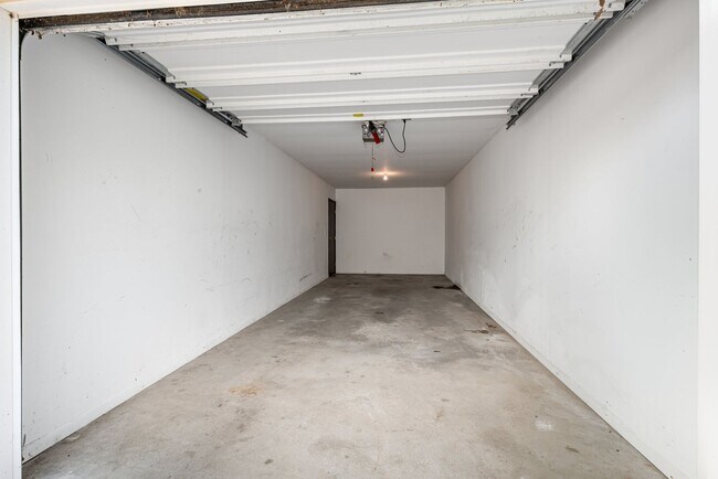 Building Photo - 1301 Springfield Dr