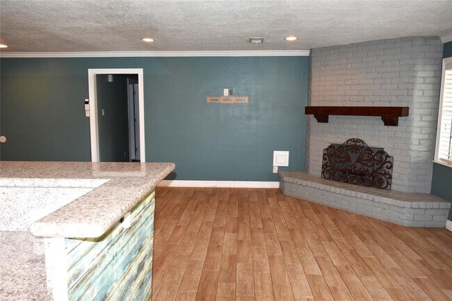 Building Photo - 12706 Highmanor Dr
