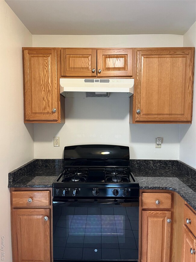 Building Photo - 40 Katrina Falls Rd