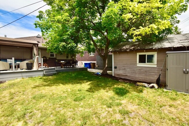 Building Photo - Newly Remodeled 4 Bedroom 2 Bath Home in Salt Lake City!!