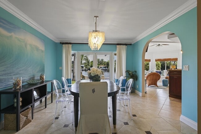 Building Photo - 1925 Coral Gardens Dr