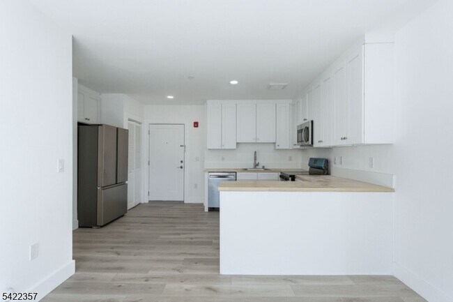 Building Photo - 95 Shepherds Ln