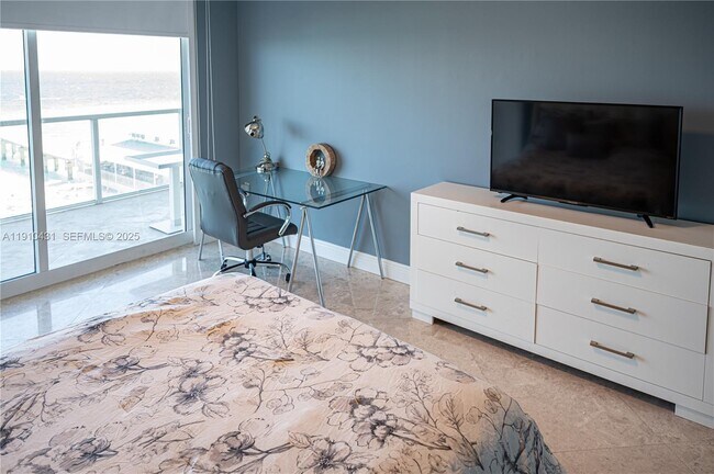 Building Photo - 16699 Collins Ave