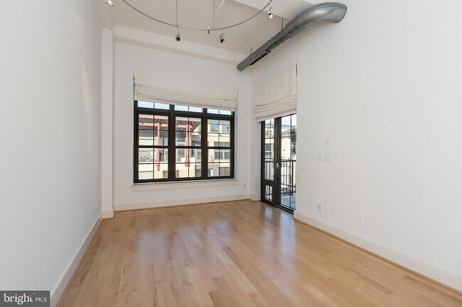 Building Photo - 2328 Champlain St NW