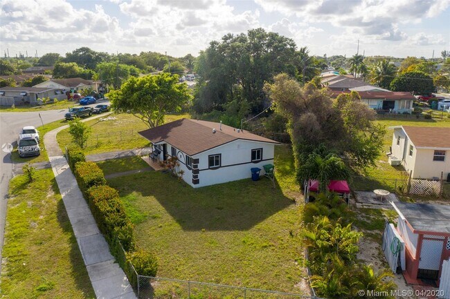 Building Photo - 15200 Railroad Dr