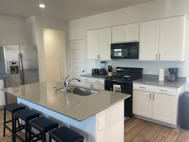 Building Photo - Large spacious 4 bedroom home located in cul de sac