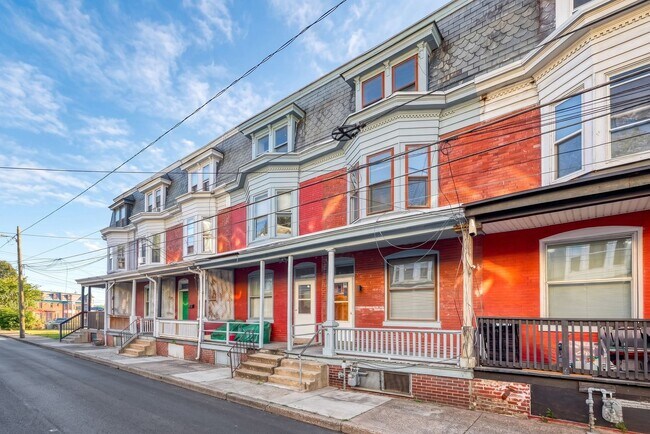Building Photo - 2120 Penn St