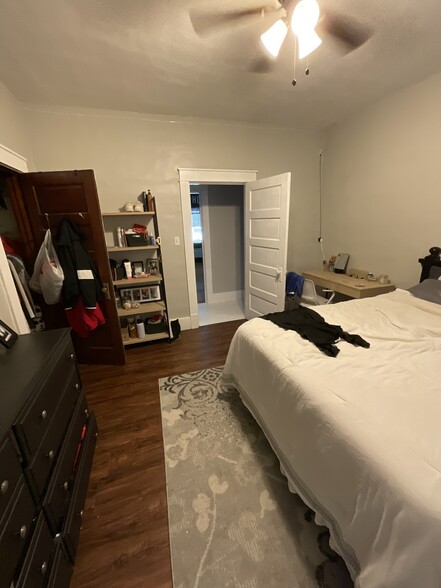Middle Bedroom - 607 E 11th Ave