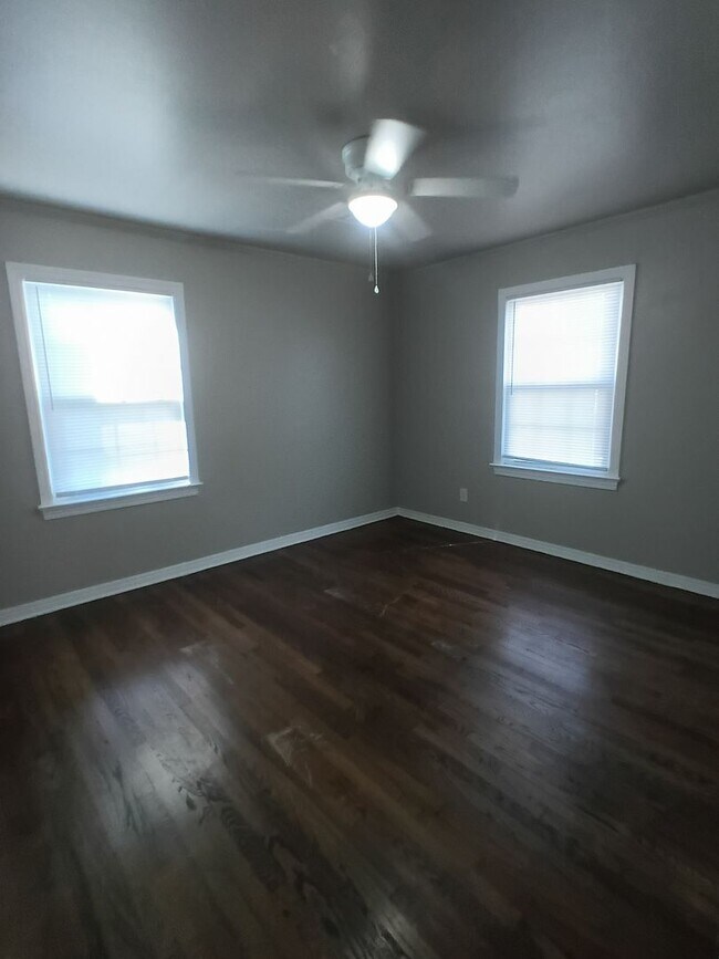 Building Photo - Lots of Space!