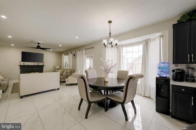 Building Photo - 601 Crossover Ct