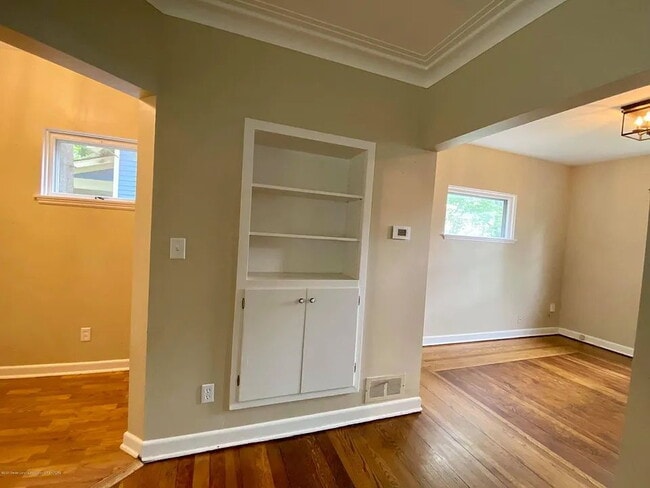 Building Photo - Charming 2-Bedroom Home in Saint Louis with Cozy 900 Sq Ft Layout!