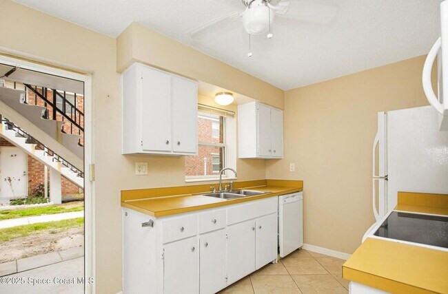 Building Photo - 190 E Olmstead Dr