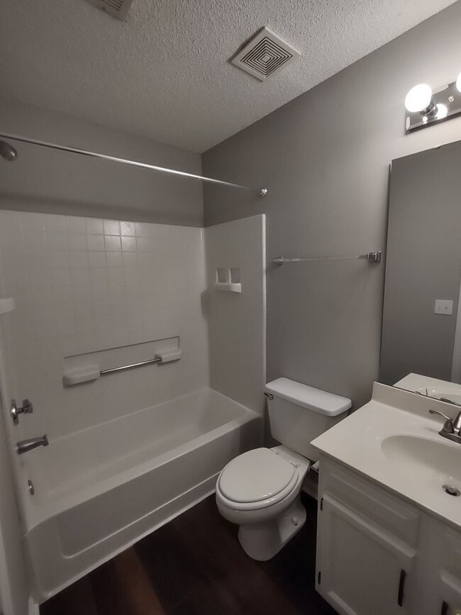 Building Photo - Move In Ready Townhome located in the Pres...