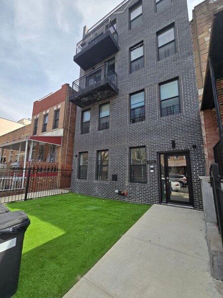 Building Photo - 195 Herzl St