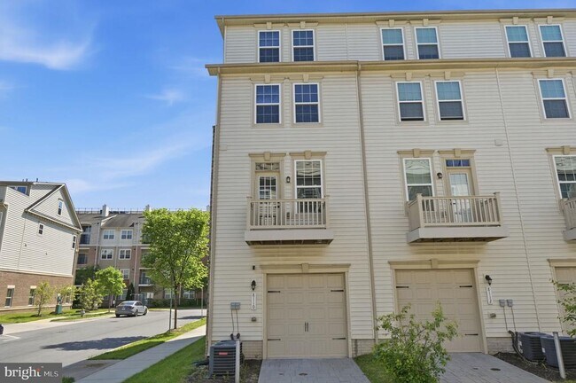 Building Photo - 8110 Miner St
