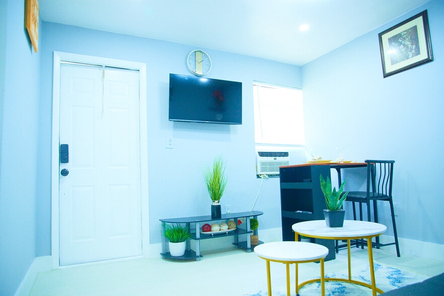 Building Photo - 6036 Polk St