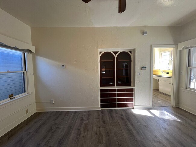 Building Photo - 1434