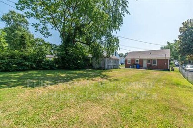 Building Photo - 817 Marcellus Dr