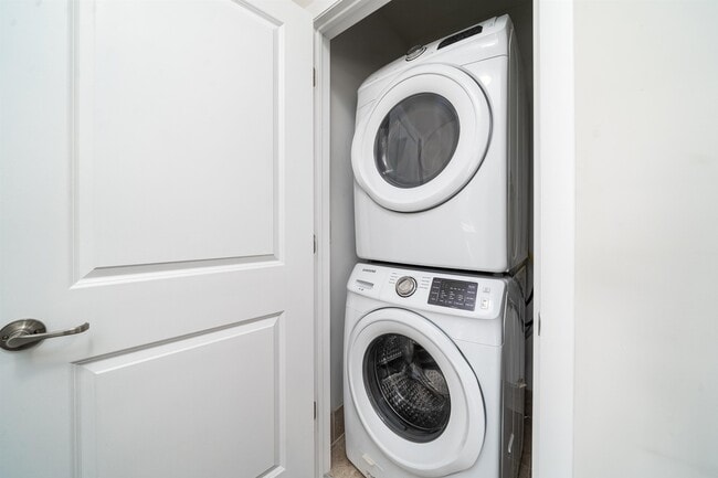 Building Photo - 850 Newark Ave