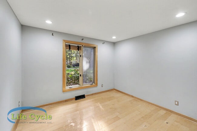 Building Photo - 4395 Shady Oak Ct
