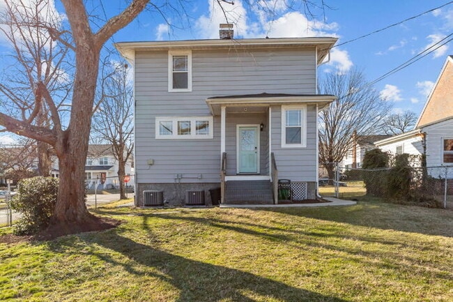 Building Photo - Updated 1920s Colonial in Northside – 3 Bed, 4 Bath – Available Now – $2,895/mo