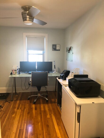 Building Photo - 6016 Howe St