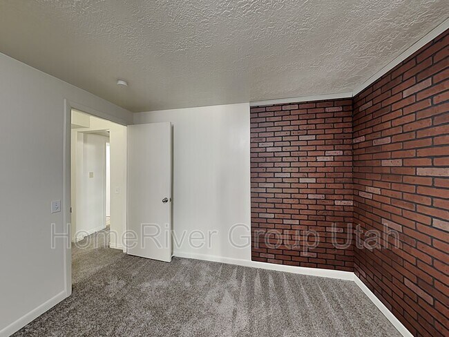 Building Photo - 233 Odell Lane 100 N