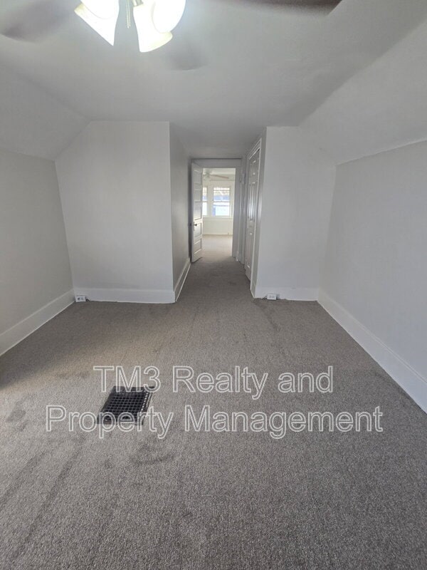 Building Photo - 819 N 9th St