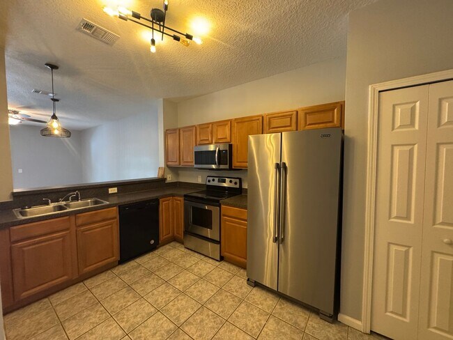 Building Photo - Available Now! Westside Timothy's Landing 2/2.5 Townhome with a 1-Car Garage
