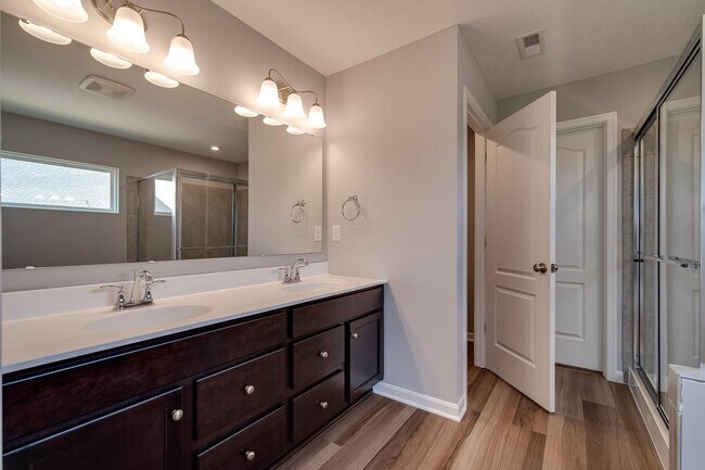 Building Photo - 1744 Ardennes Oak Dr