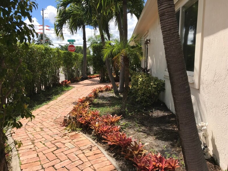 Front - 247 Malverne Rd