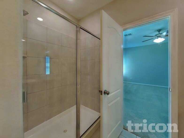 Building Photo - 20010 Northpark Oak Ln