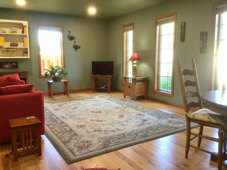 Primary Photo - 729 E Cimarron St