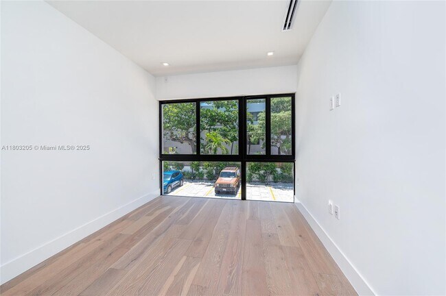 Building Photo - 204 Sunrise Dr