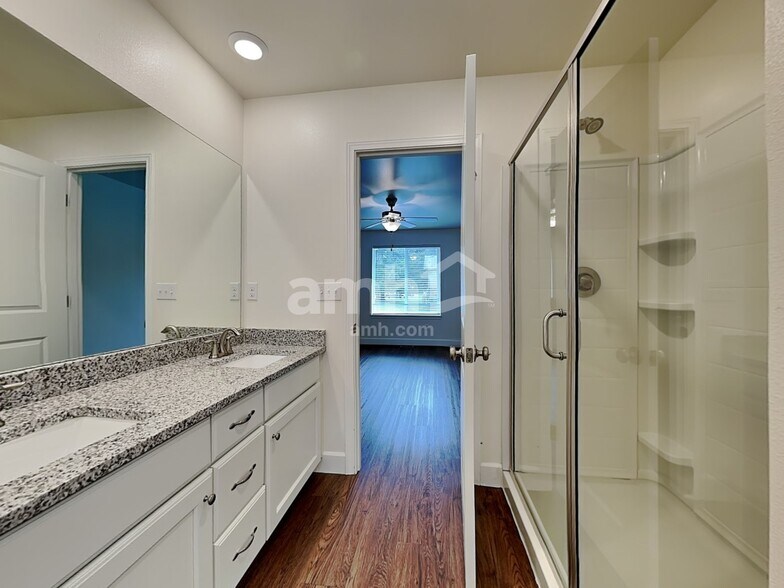 Building Photo - 13911 106th Ave E