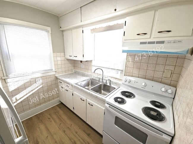 Building Photo - Beautifully updated 2 bedroom home for rent!