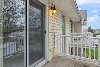 Building Photo - 5 Warren Lodge Ct