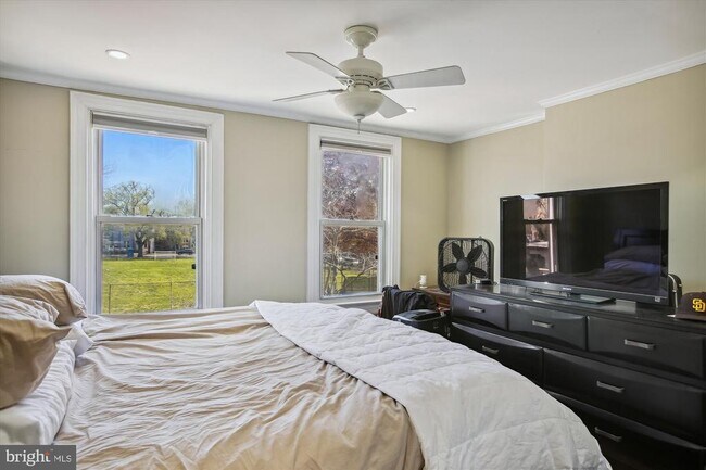 Building Photo - 763 10th St SE