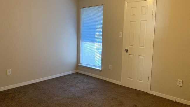 Building Photo - 6811 Winding Trace Dr