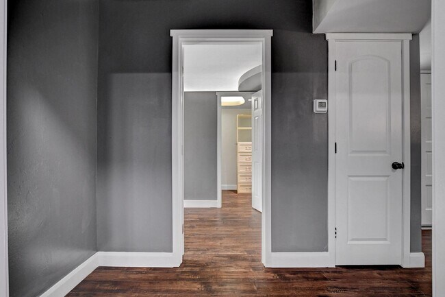 Building Photo - UNIQUE SINGLE FAMILY HOME! - No HOA, Car Lift, RV Parking and Nice Backyard