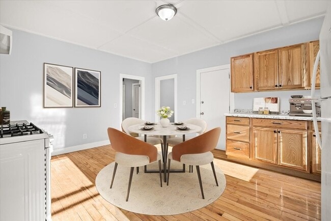 Building Photo - 58 Calmar St