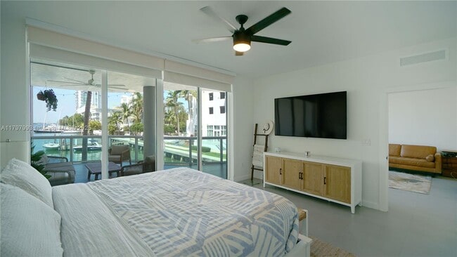 Building Photo - 7918 Harbor Island Dr