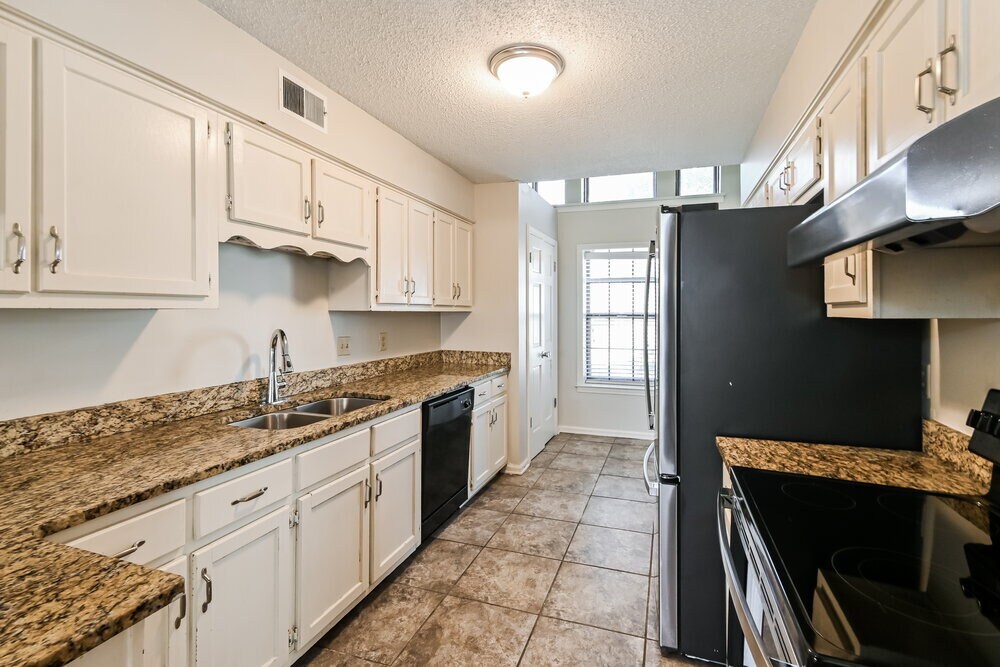 Building Photo - 2224 Webbing Dr