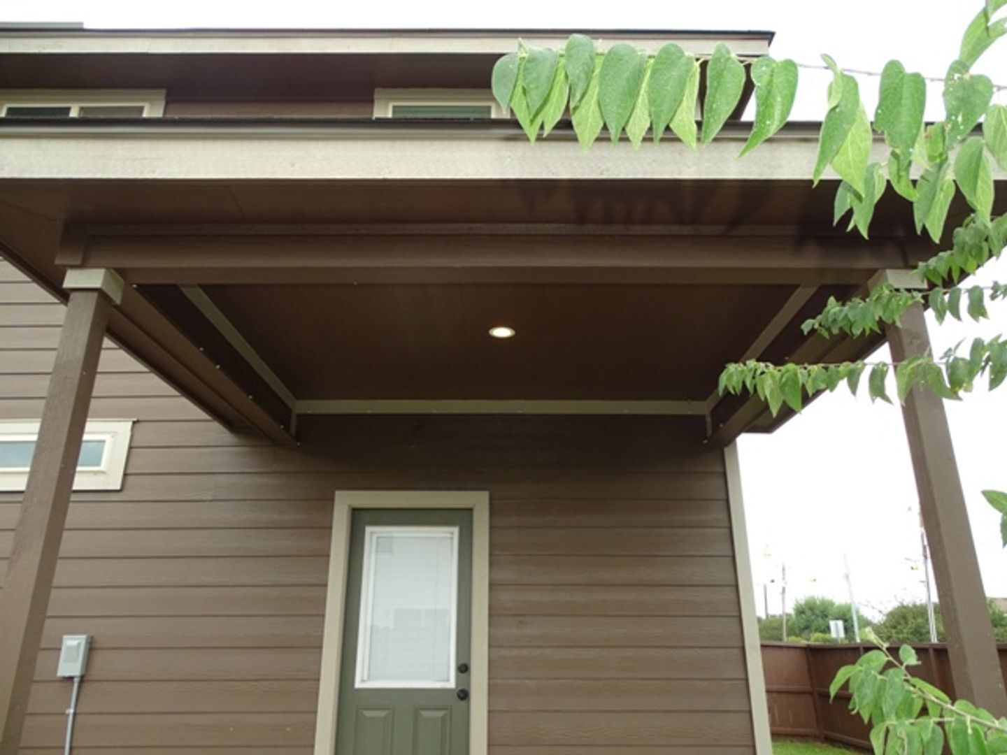 Building Photo - 7054 Lakeview Dr
