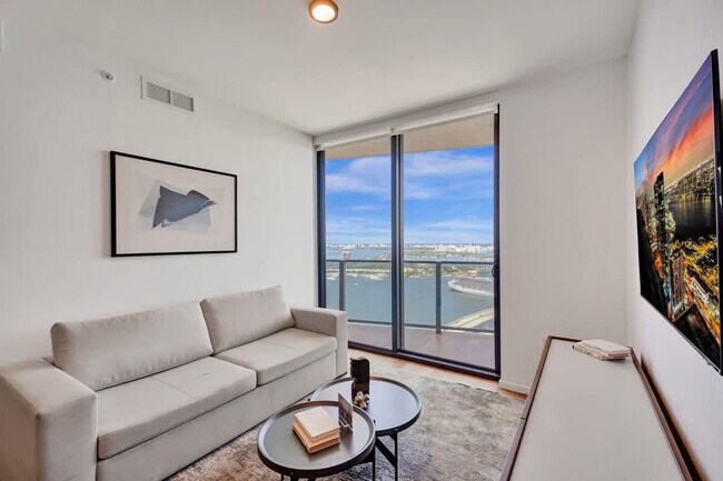 Building Photo - 398 NE 5th St