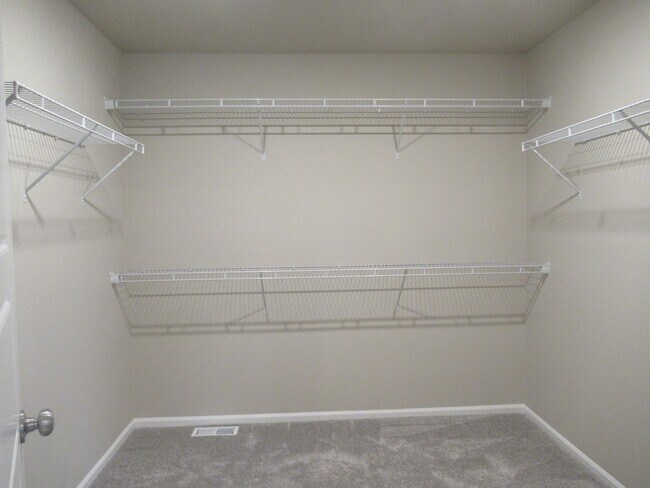 Building Photo - Large 5 bedroom, 2.75 bath home in Covington