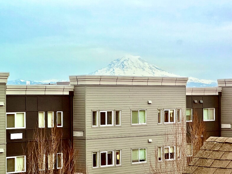 Building Photo - 2330 Yakima Ct