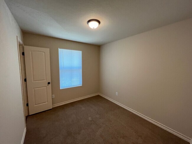 Building Photo - 7011 Micayla Cv