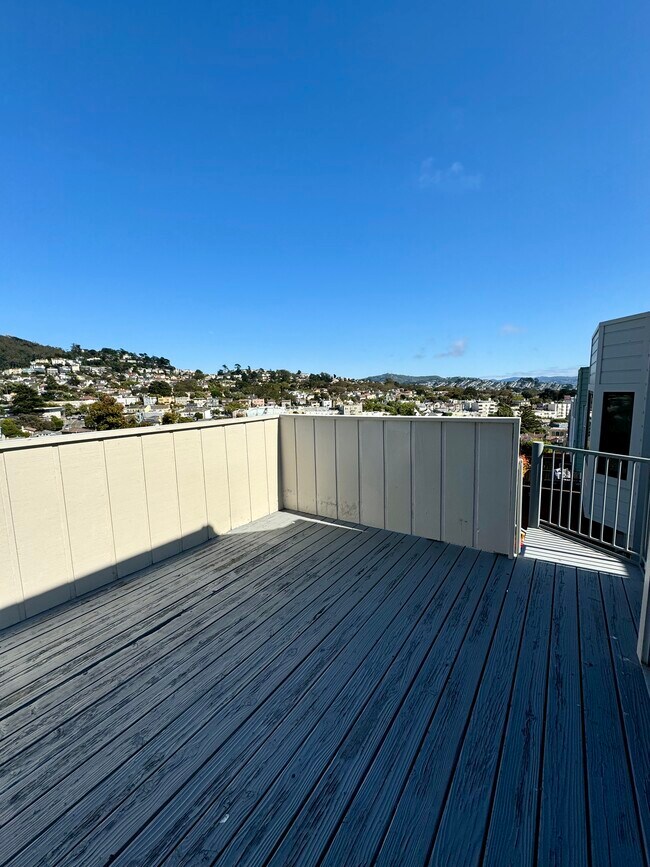 Building Photo - 2538 15th Ave